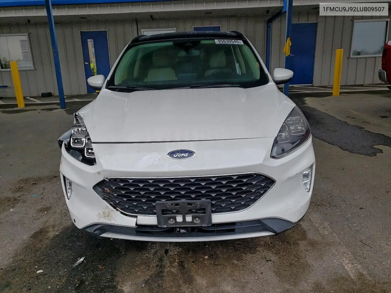 1FMCU9J92LUB09507 2020 Ford Escape Titanium