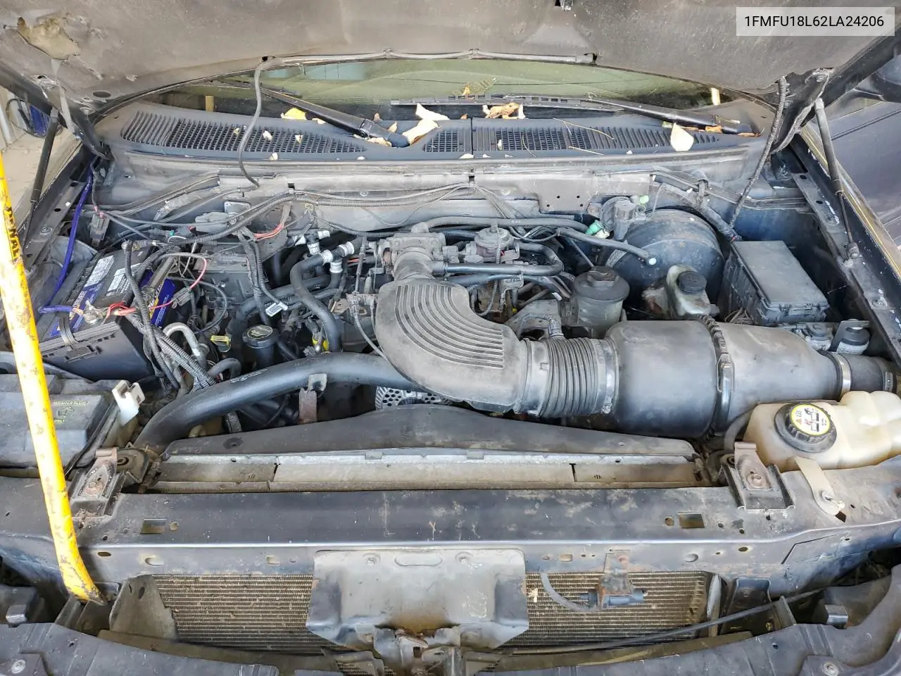 1FMFU18L62LA24206 2002 Ford Expedition Eddie Bauer