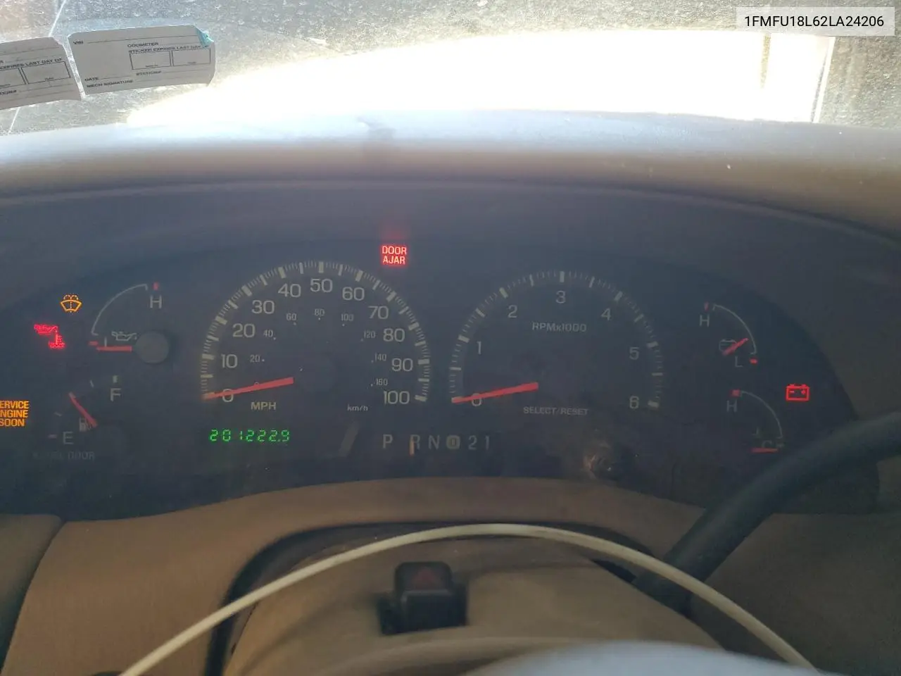 1FMFU18L62LA24206 2002 Ford Expedition Eddie Bauer