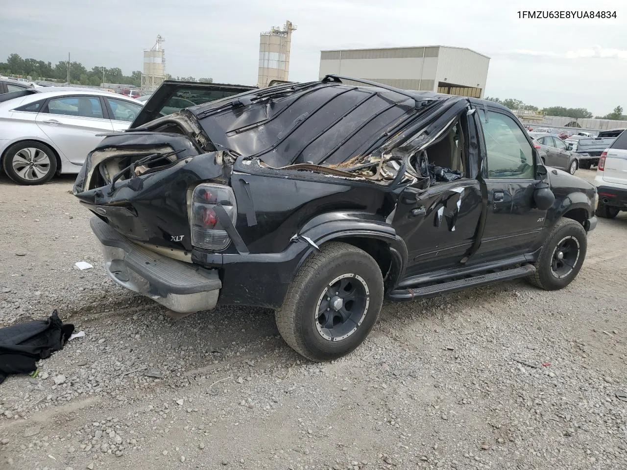 1FMZU63E8YUA84834 2000 Ford Explorer Xlt