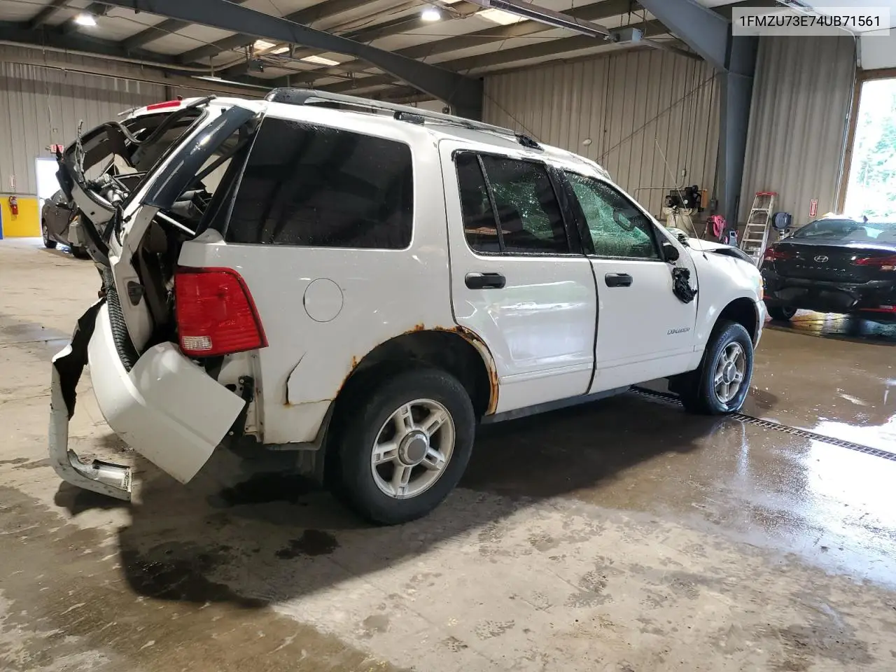 1FMZU73E74UB71561 2004 Ford Explorer Xlt