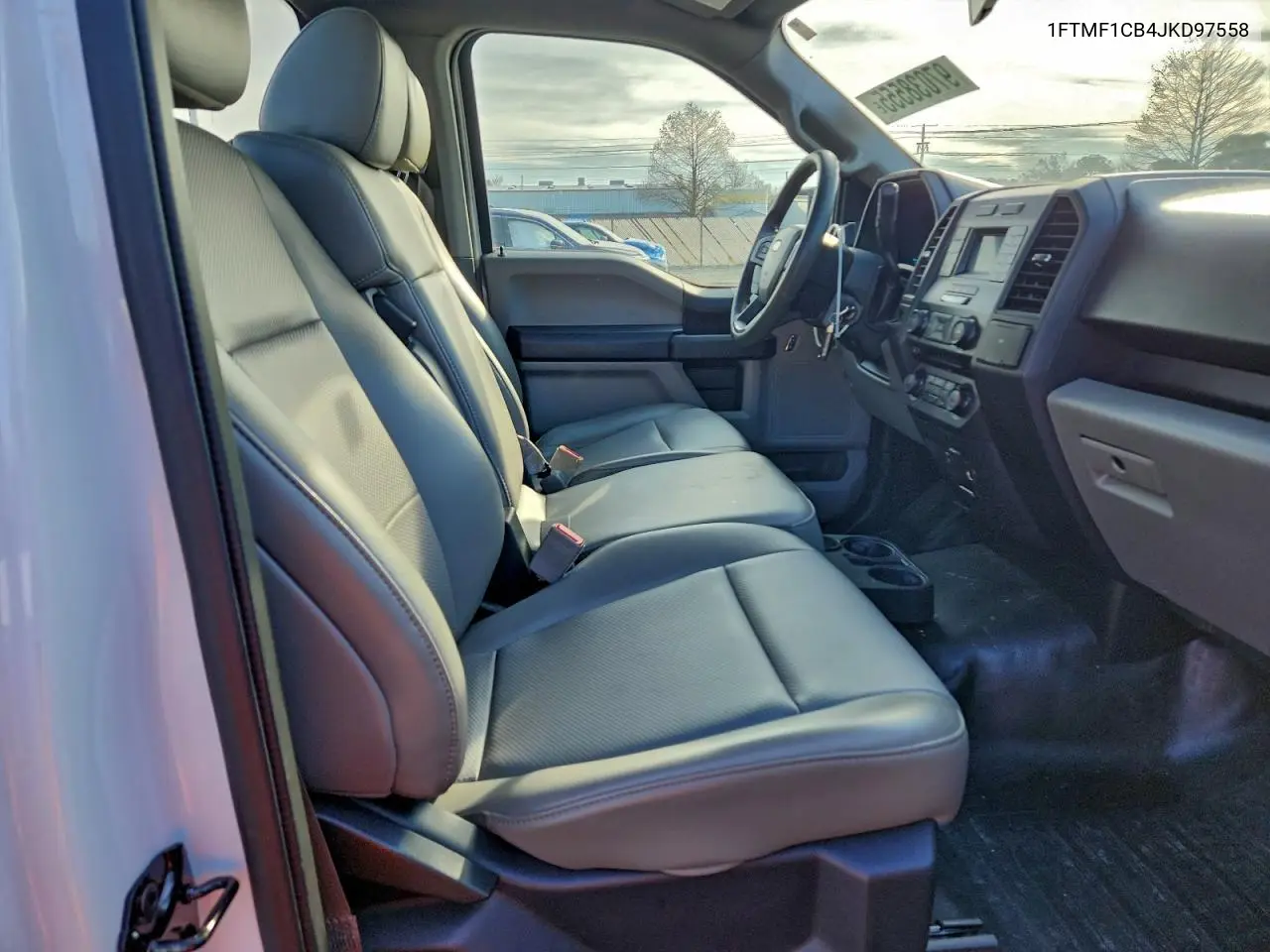 1FTMF1CB4JKD97558 2018 Ford F150