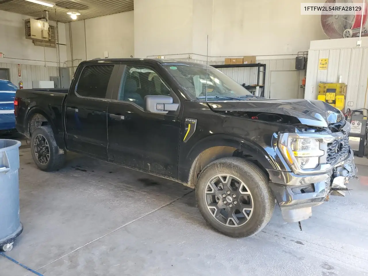 1FTFW2L54RFA28129 2024 Ford F150 Stx