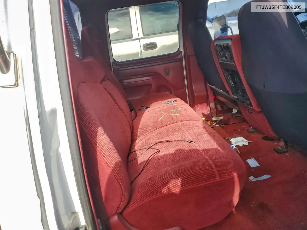 1FTJW35F4TEB09005 1996 Ford F350