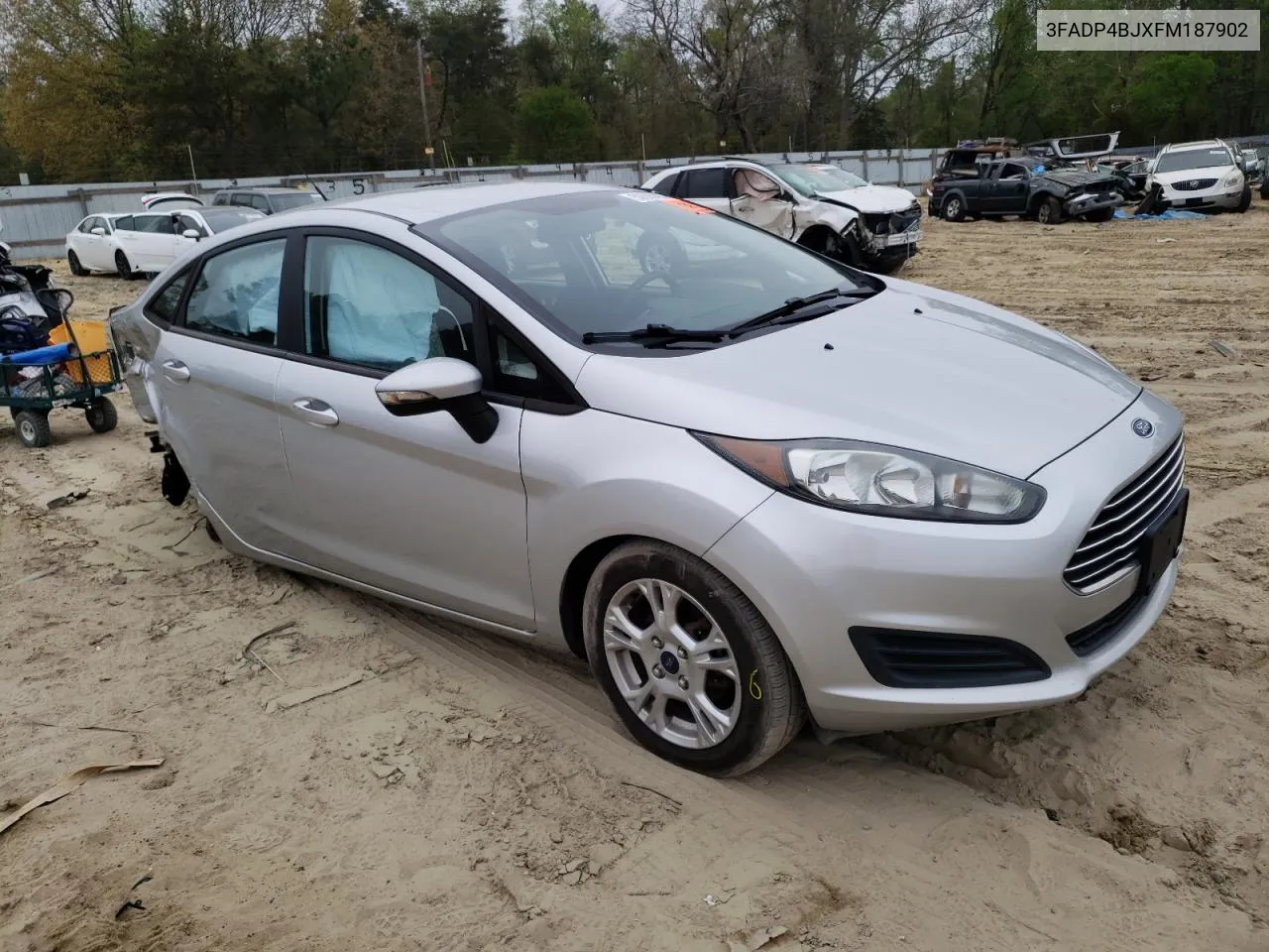 3FADP4BJXFM187902 2015 Ford Fiesta Se