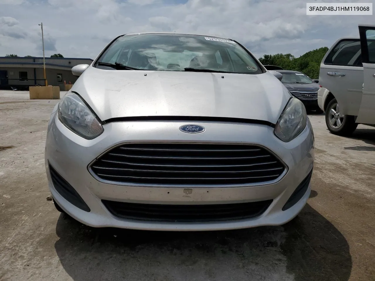 3FADP4BJ1HM119068 2017 Ford Fiesta Se