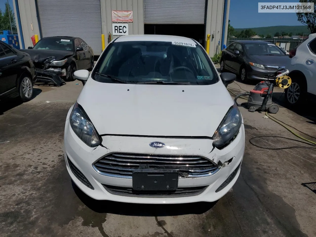 3FADP4TJ3JM121568 2018 Ford Fiesta S