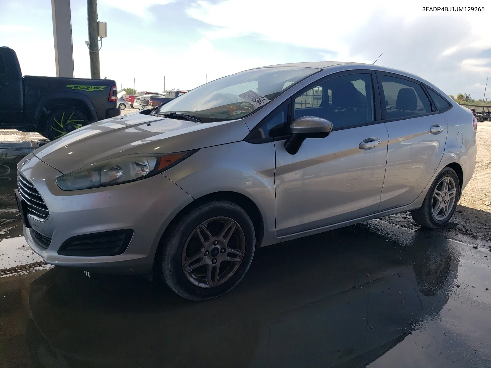 3FADP4BJ1JM129265 2018 Ford Fiesta Se