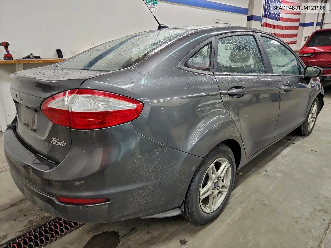 3FADP4BJ1JM121988 2018 Ford Fiesta Se