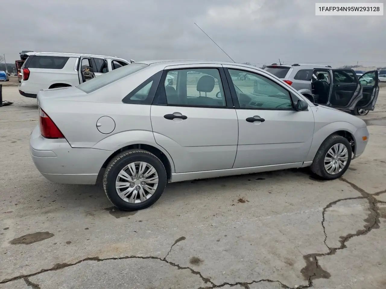 1FAFP34N95W293128 2005 Ford Focus Zx4