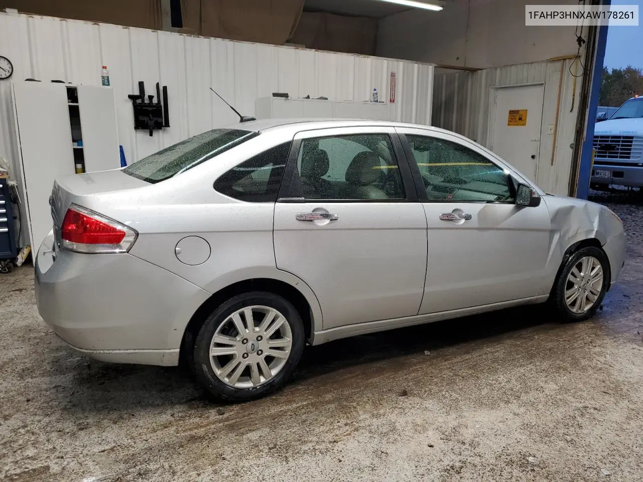 1FAHP3HNXAW178261 2010 Ford Focus Sel