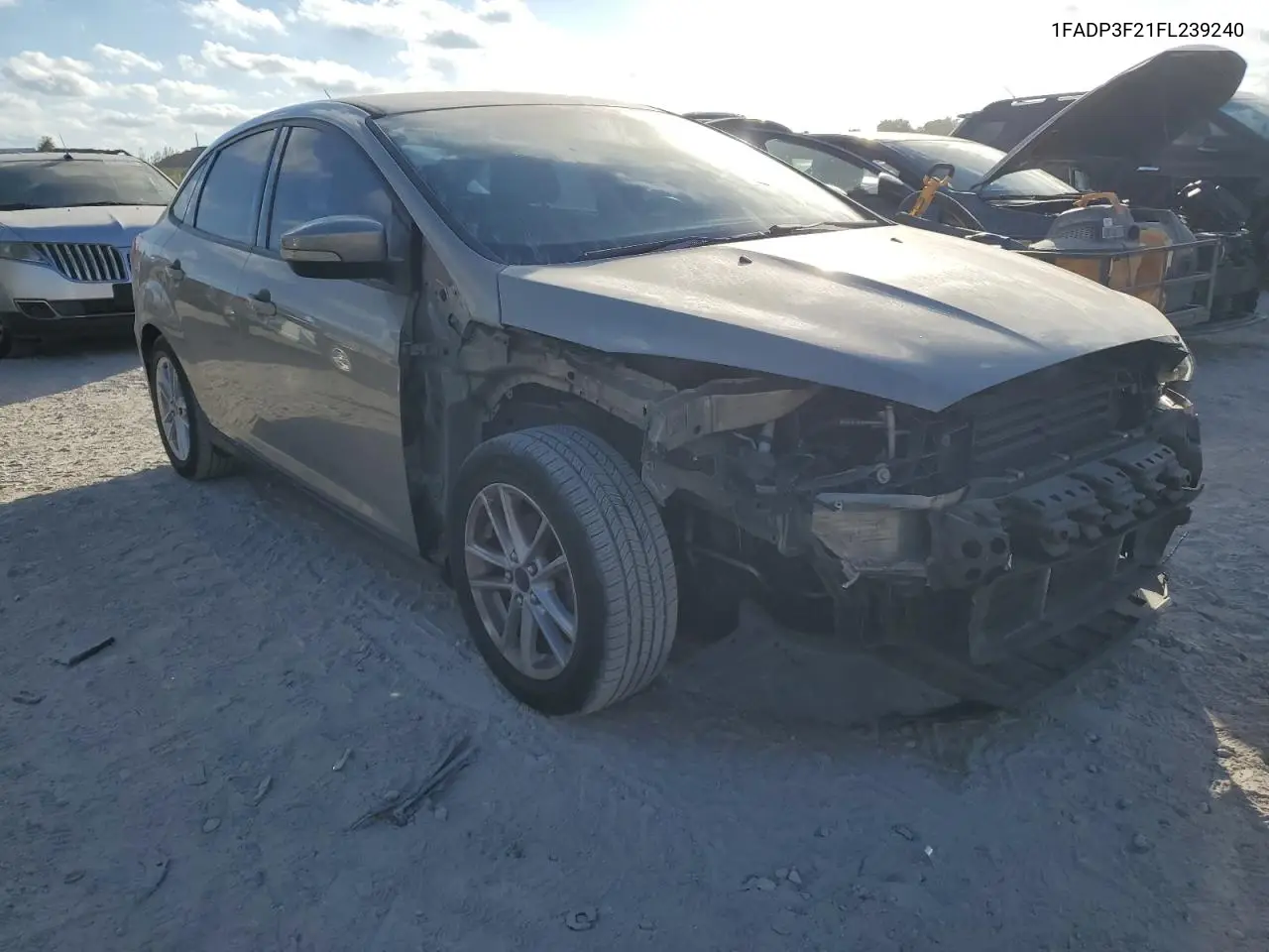 1FADP3F21FL239240 2015 Ford Focus Se