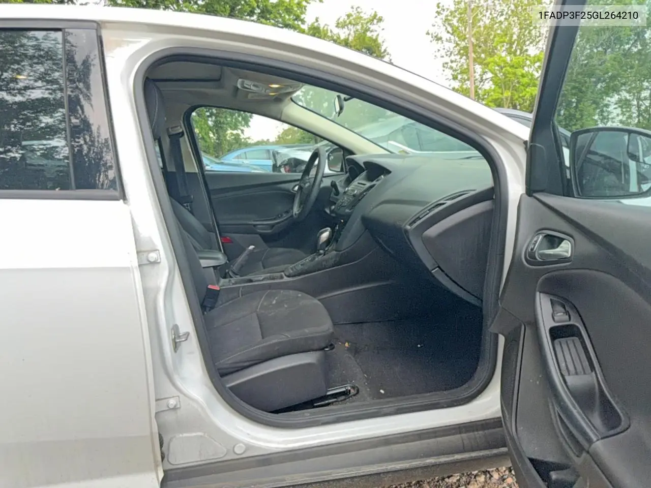 1FADP3F25GL264210 2016 Ford Focus Se