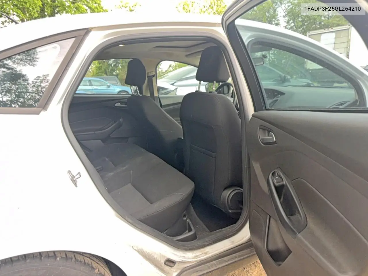 1FADP3F25GL264210 2016 Ford Focus Se