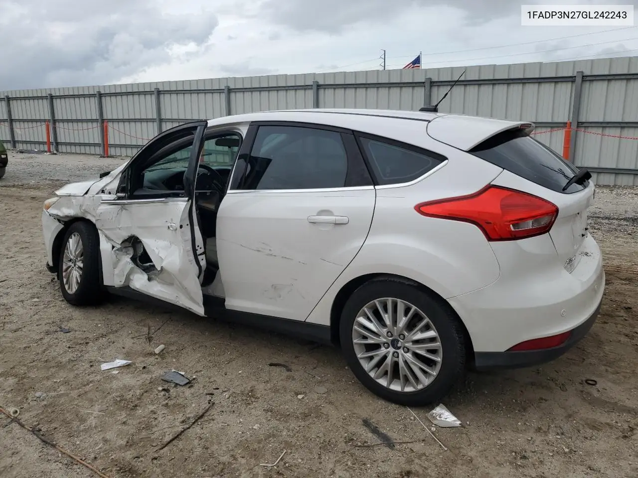 1FADP3N27GL242243 2016 Ford Focus Titanium