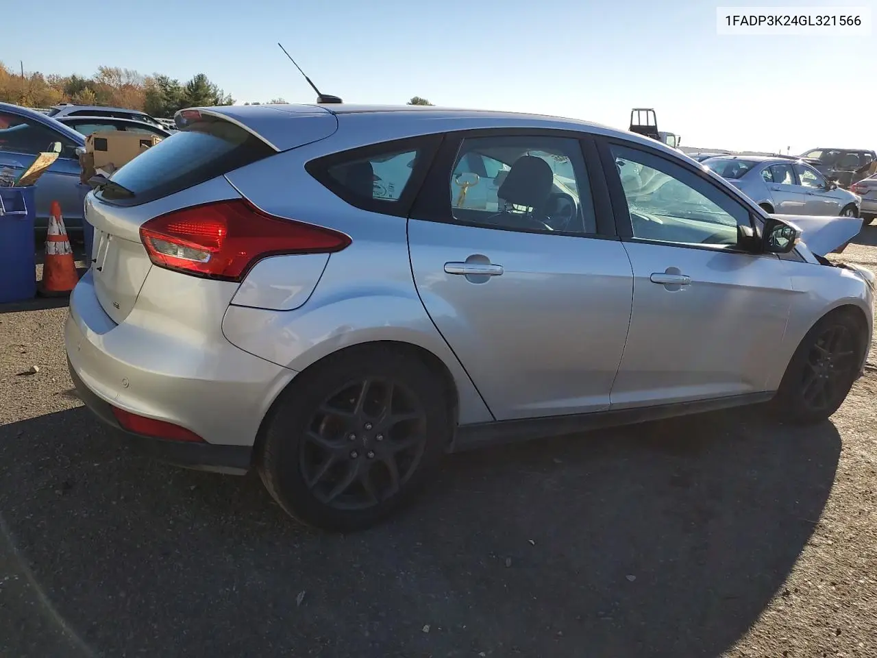 1FADP3K24GL321566 2016 Ford Focus Se