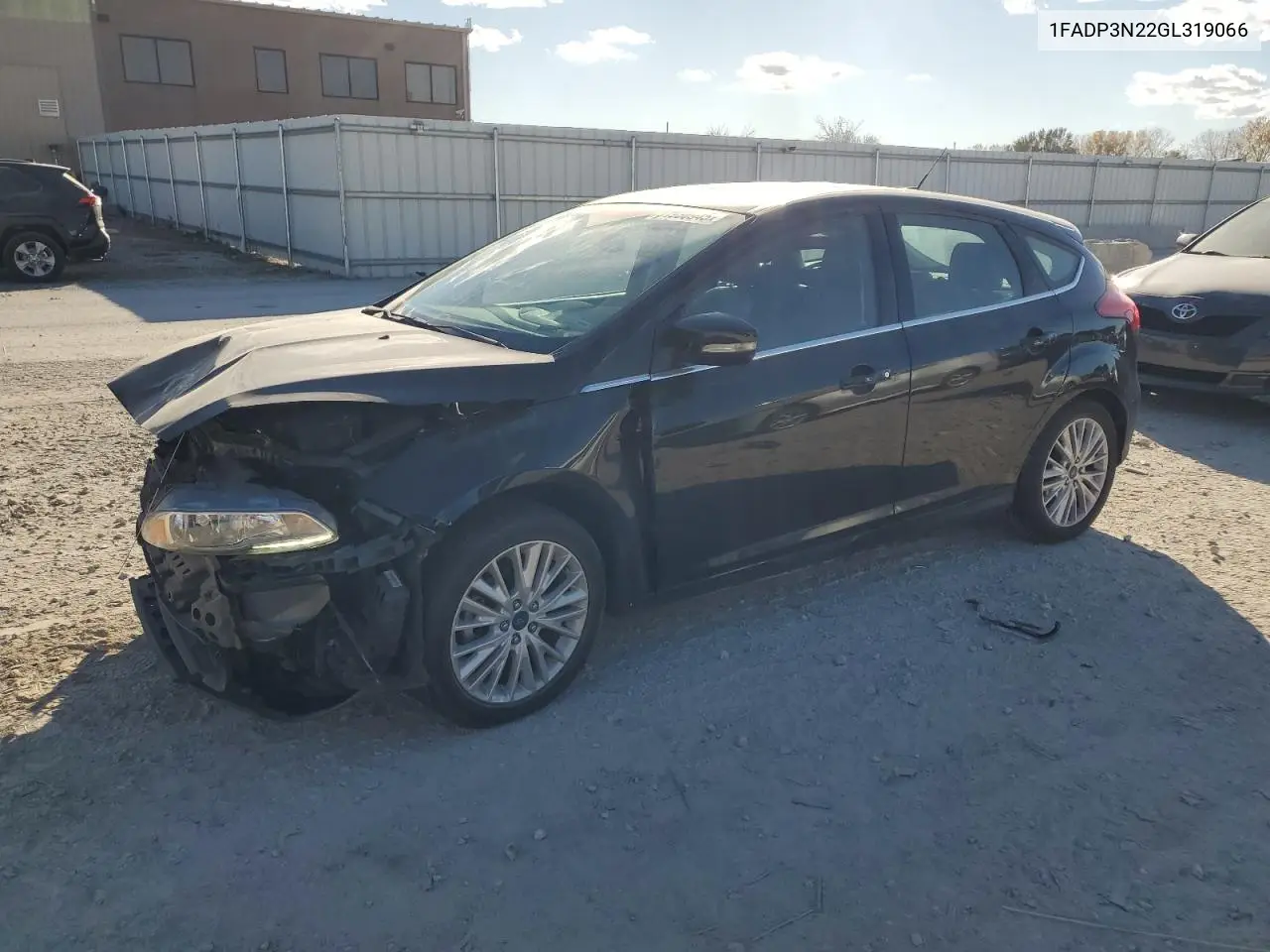 1FADP3N22GL319066 2016 Ford Focus Titanium