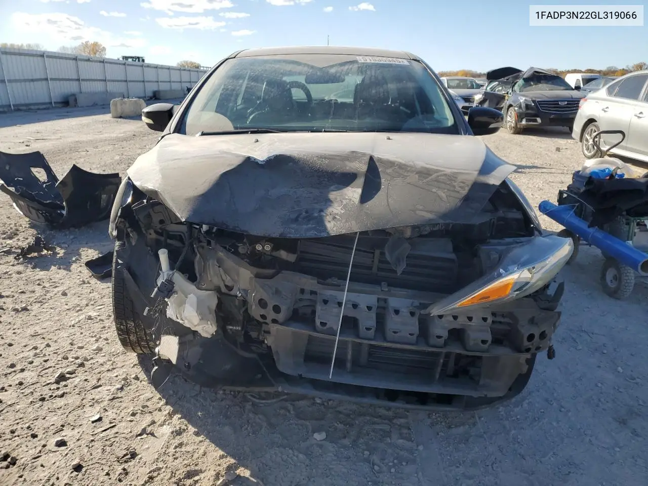 1FADP3N22GL319066 2016 Ford Focus Titanium