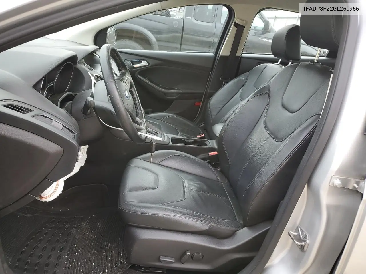 1FADP3F22GL260955 2016 Ford Focus Se