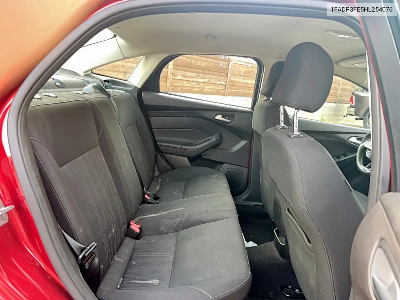 1FADP3FE5HL254076 2017 Ford Focus Se