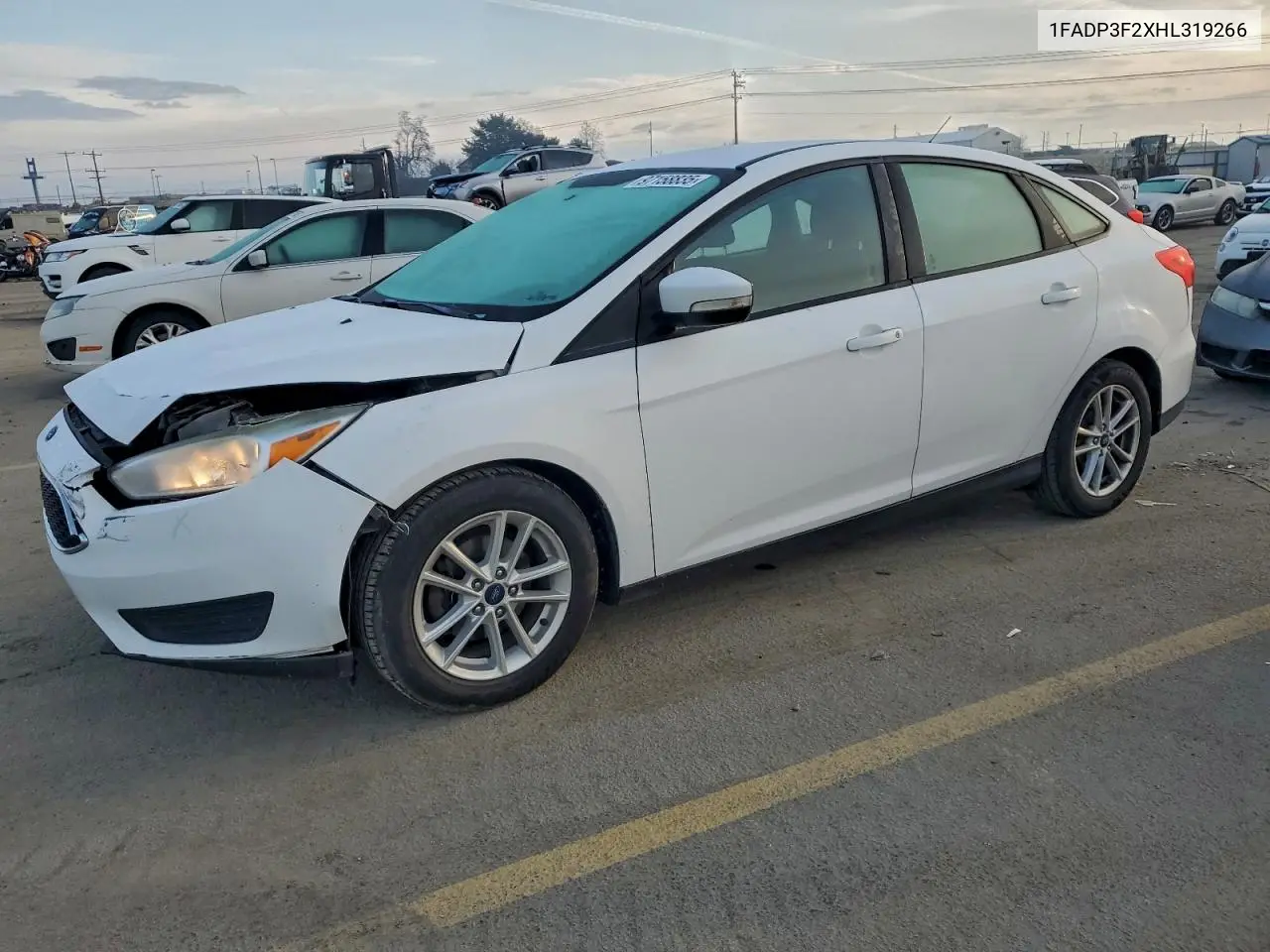 1FADP3F2XHL319266 2017 Ford Focus Se