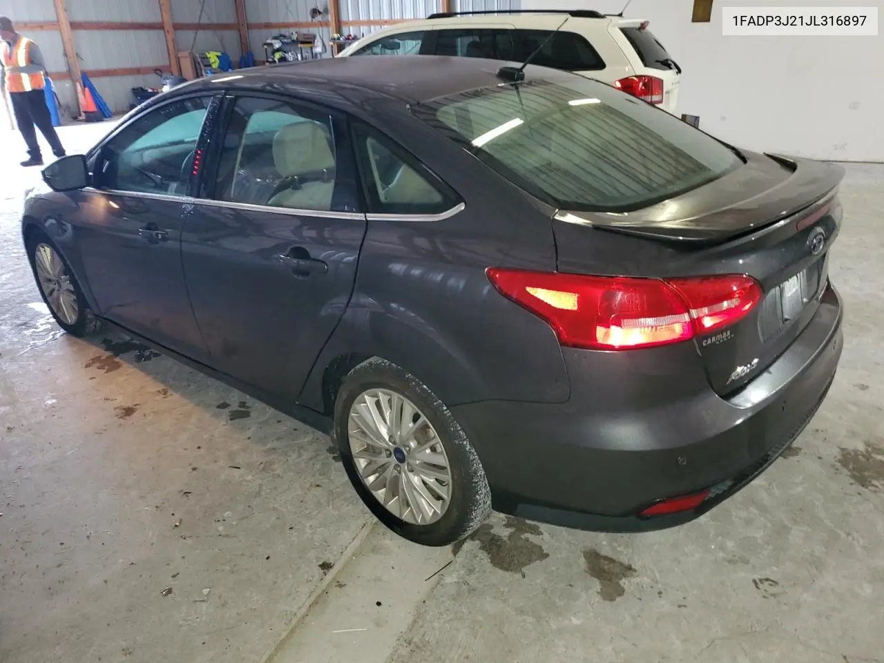 1FADP3J21JL316897 2018 Ford Focus Titanium