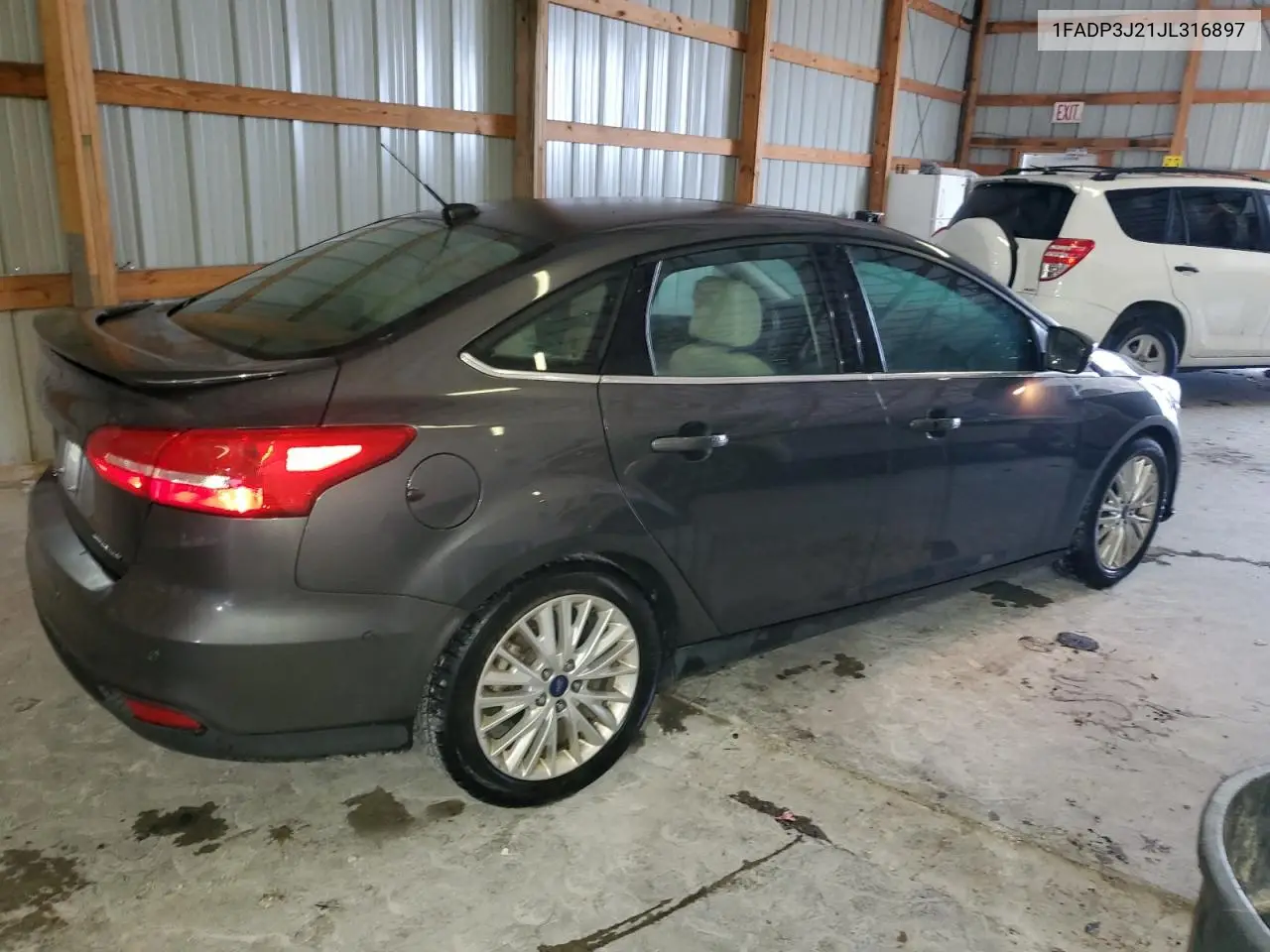 1FADP3J21JL316897 2018 Ford Focus Titanium