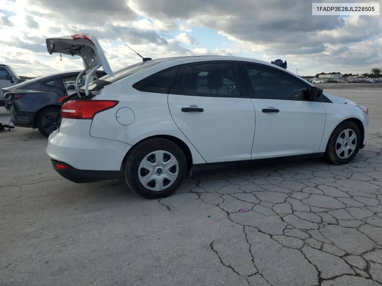 1FADP3E28JL228505 2018 Ford Focus S