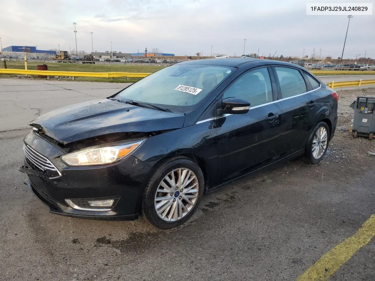 1FADP3J29JL240829 2018 Ford Focus Titanium