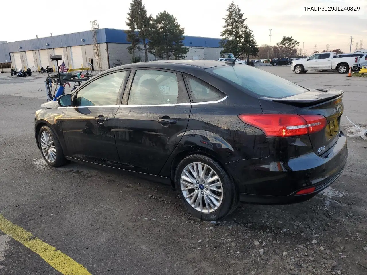 1FADP3J29JL240829 2018 Ford Focus Titanium