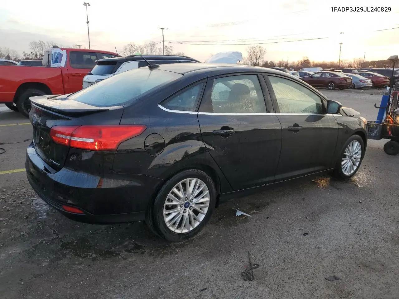 1FADP3J29JL240829 2018 Ford Focus Titanium