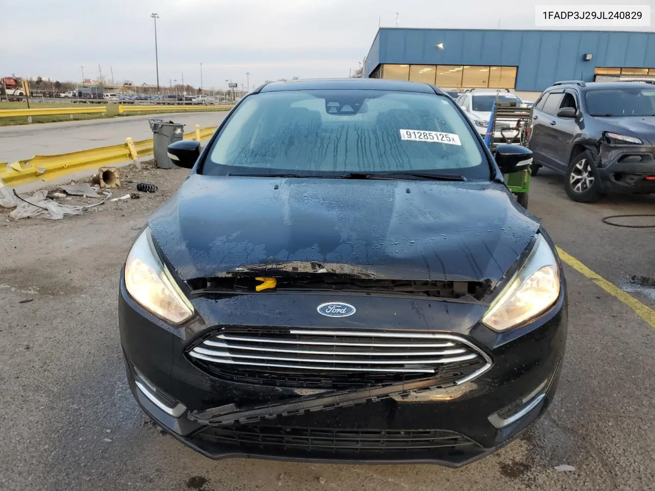 1FADP3J29JL240829 2018 Ford Focus Titanium