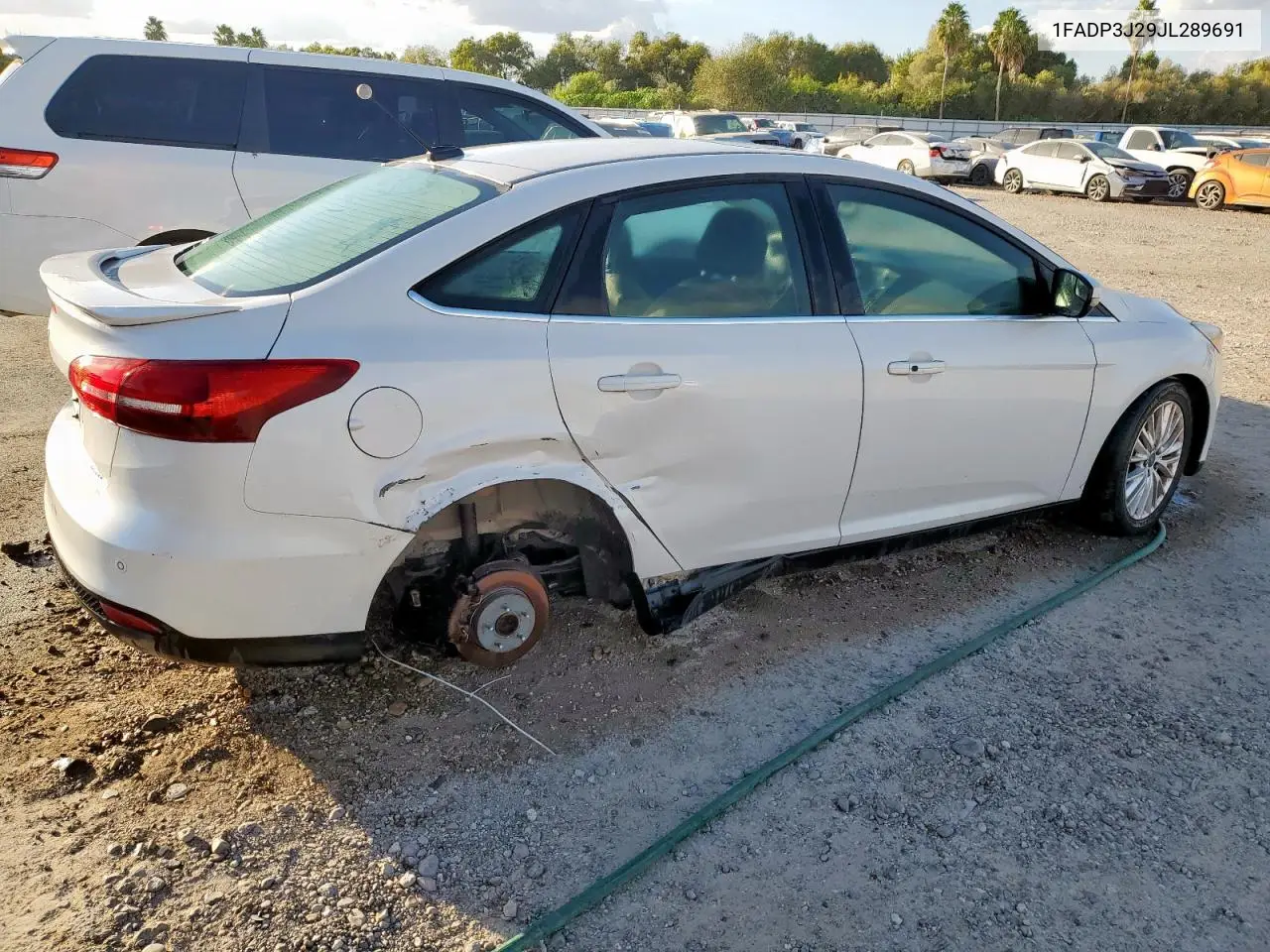 1FADP3J29JL289691 2018 Ford Focus Titanium