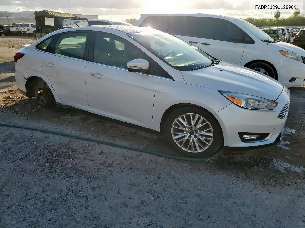 1FADP3J29JL289691 2018 Ford Focus Titanium