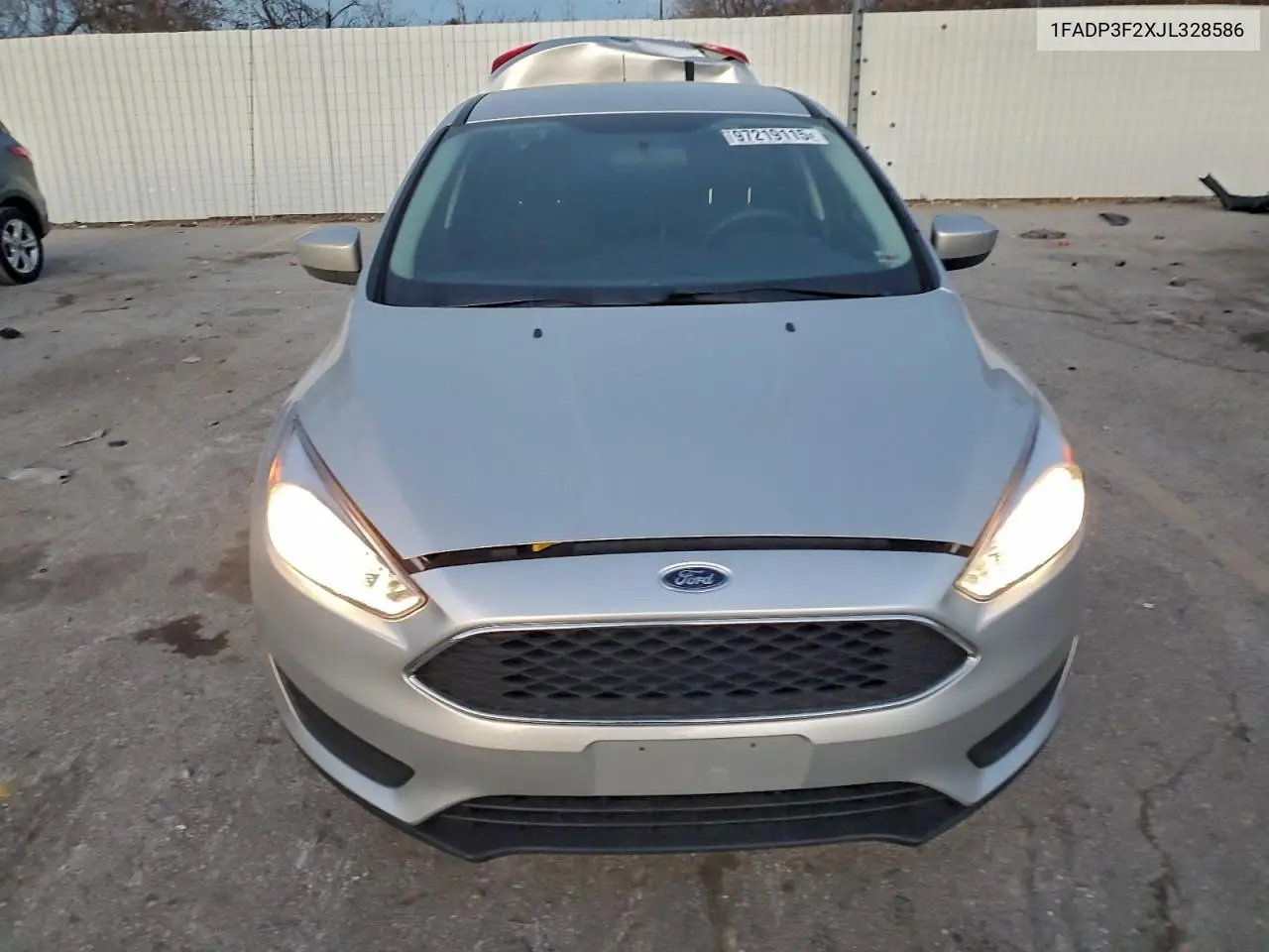 1FADP3F2XJL328586 2018 Ford Focus Se