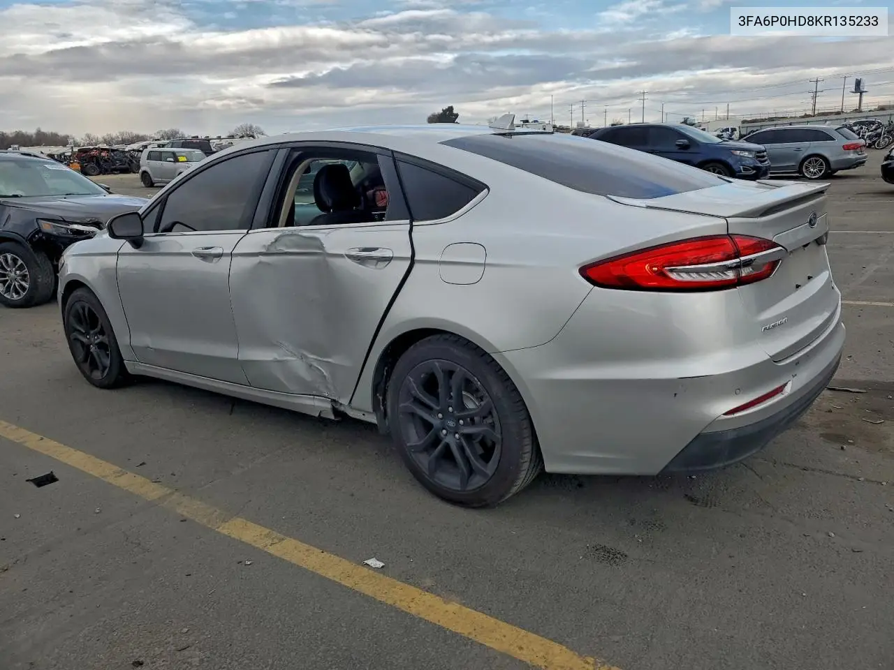 3FA6P0HD8KR135233 2019 Ford Fusion Se