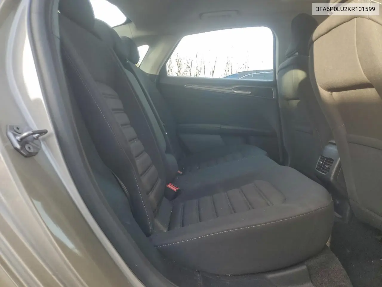 3FA6P0LU2KR101599 2019 Ford Fusion Se