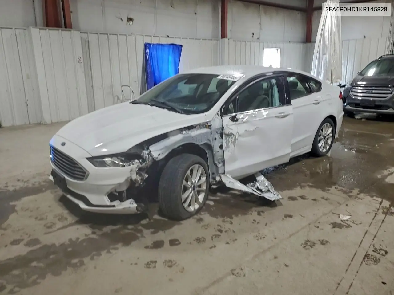 3FA6P0HD1KR145828 2019 Ford Fusion Se