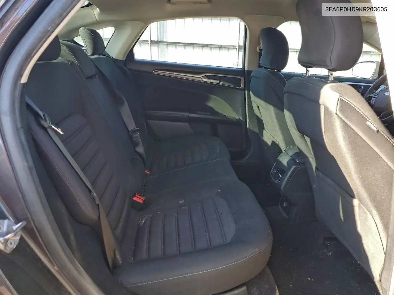 3FA6P0HD9KR203605 2019 Ford Fusion Se