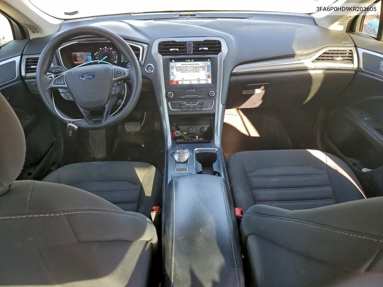 3FA6P0HD9KR203605 2019 Ford Fusion Se