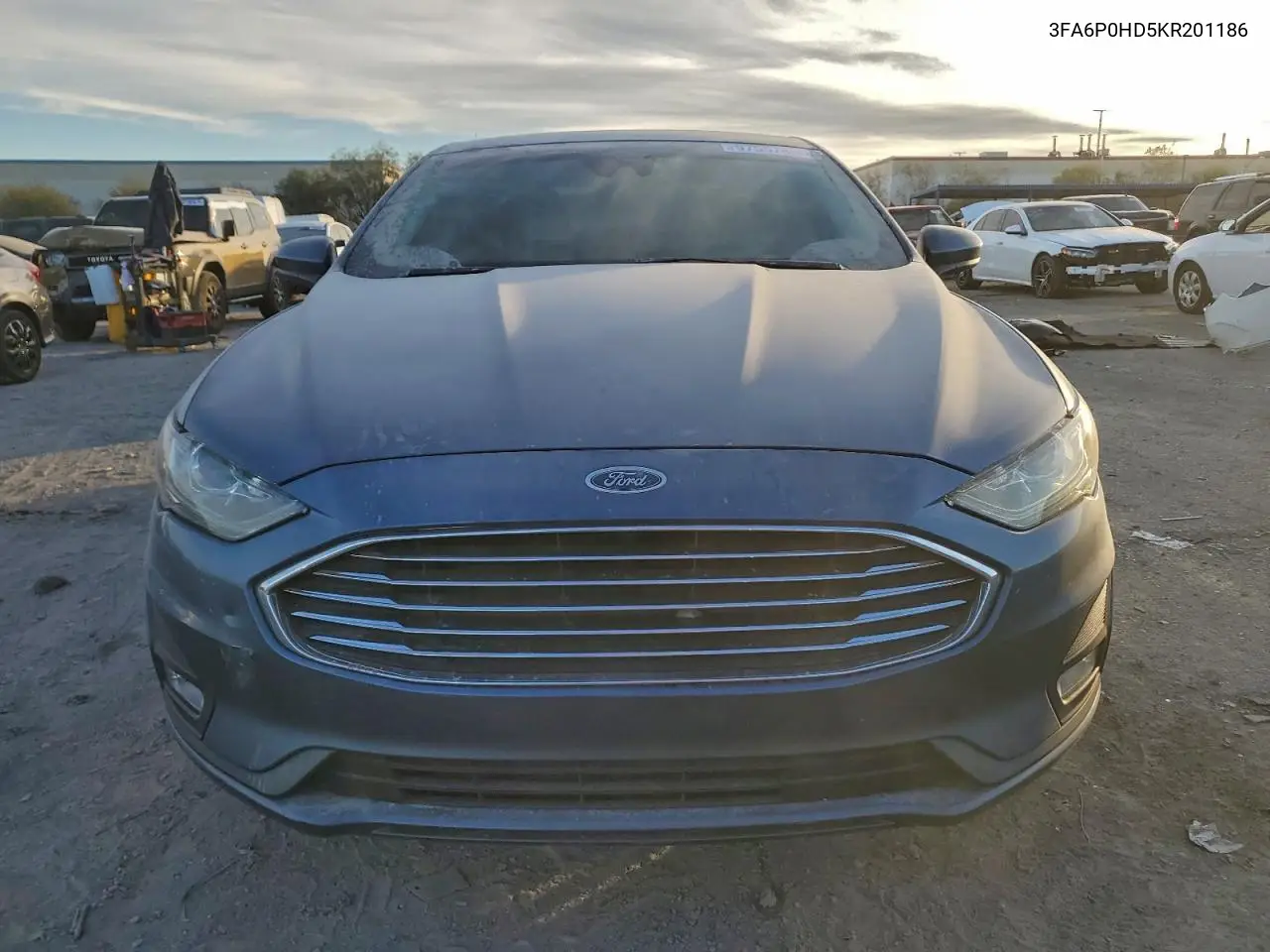 3FA6P0HD5KR201186 2019 Ford Fusion Se