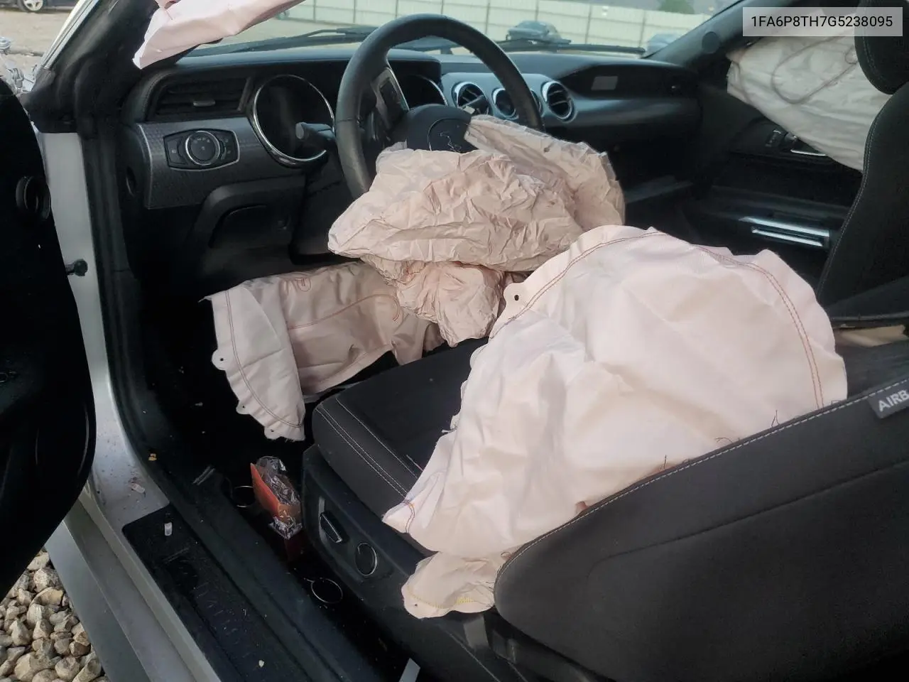 1FA6P8TH7G5238095 2016 Ford Mustang