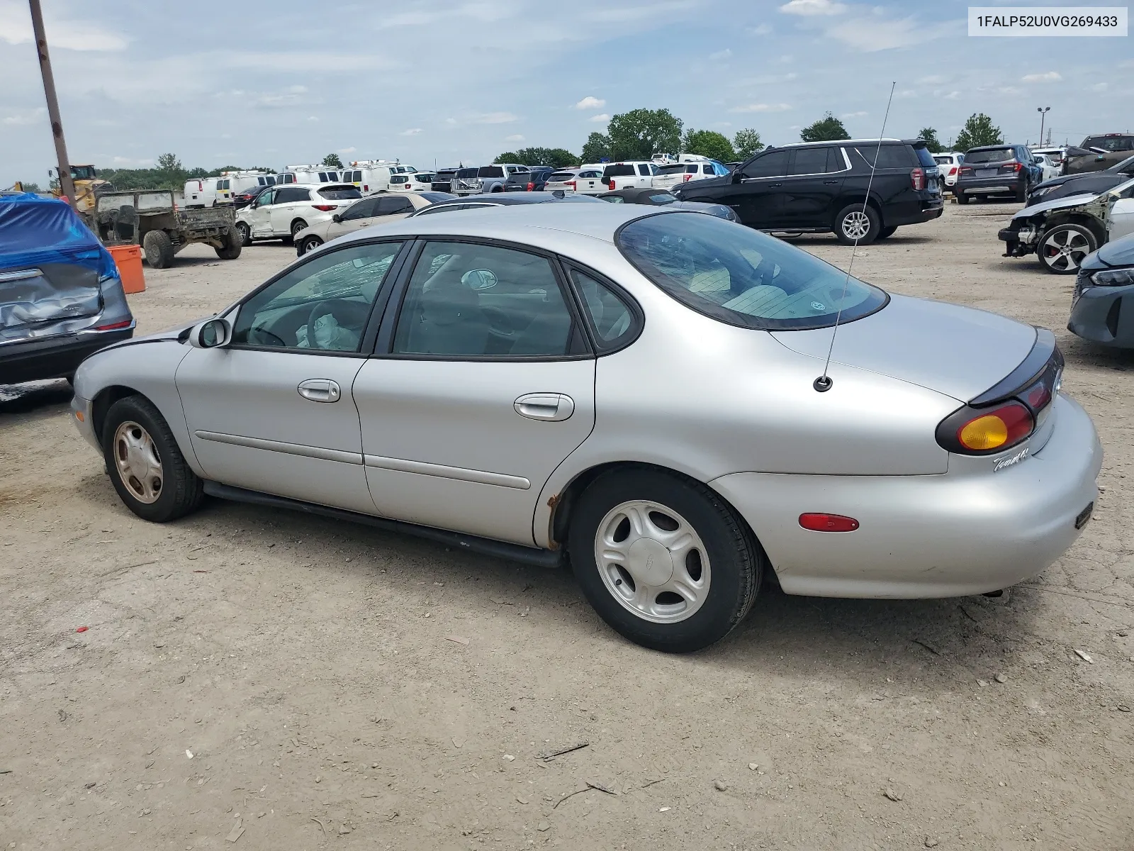 1997 Ford Taurus Gl VIN: 1FALP52U0VG269433 Lot: 61129214