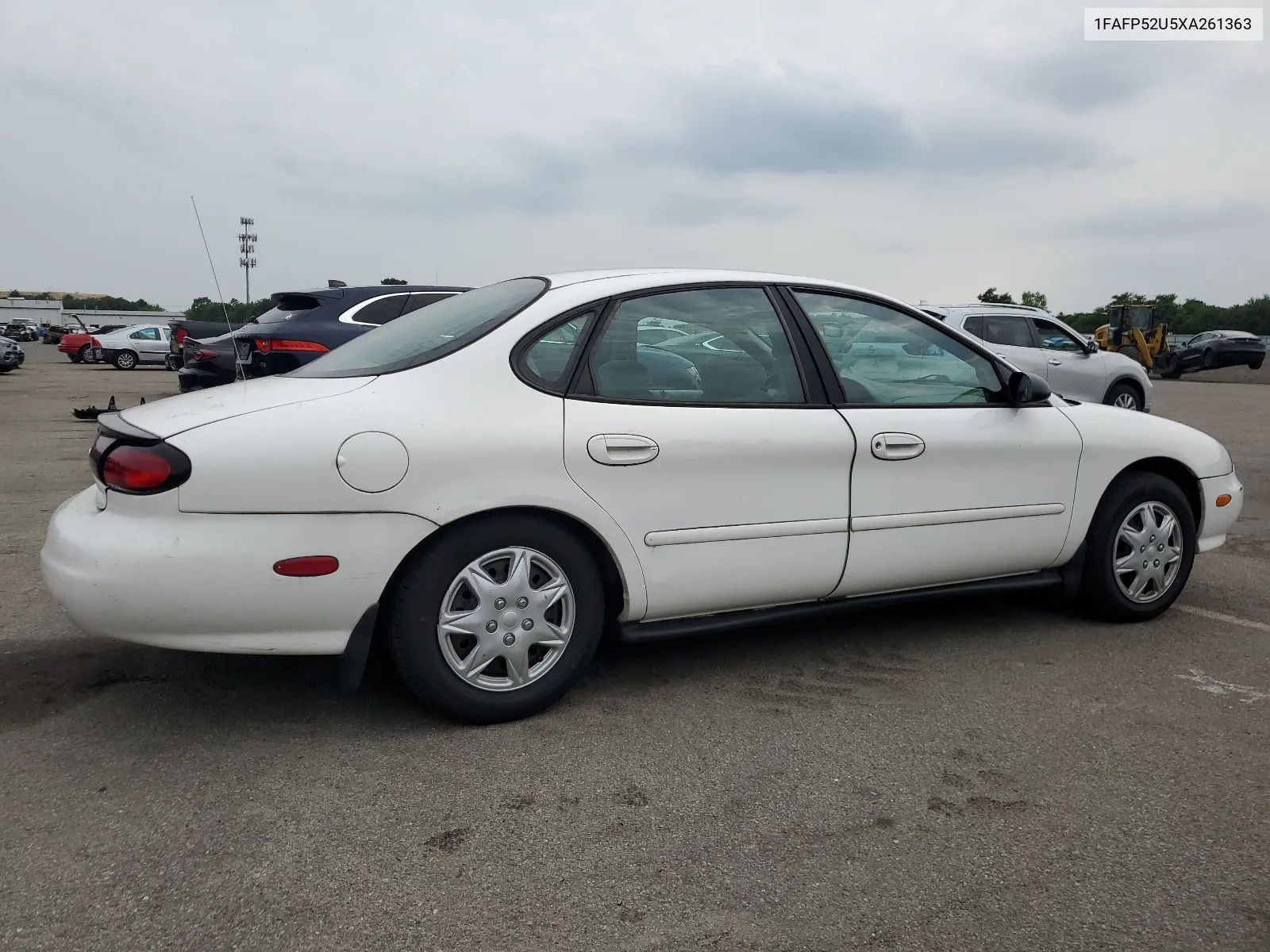 1999 Ford Taurus Lx VIN: 1FAFP52U5XA261363 Lot: 63695384