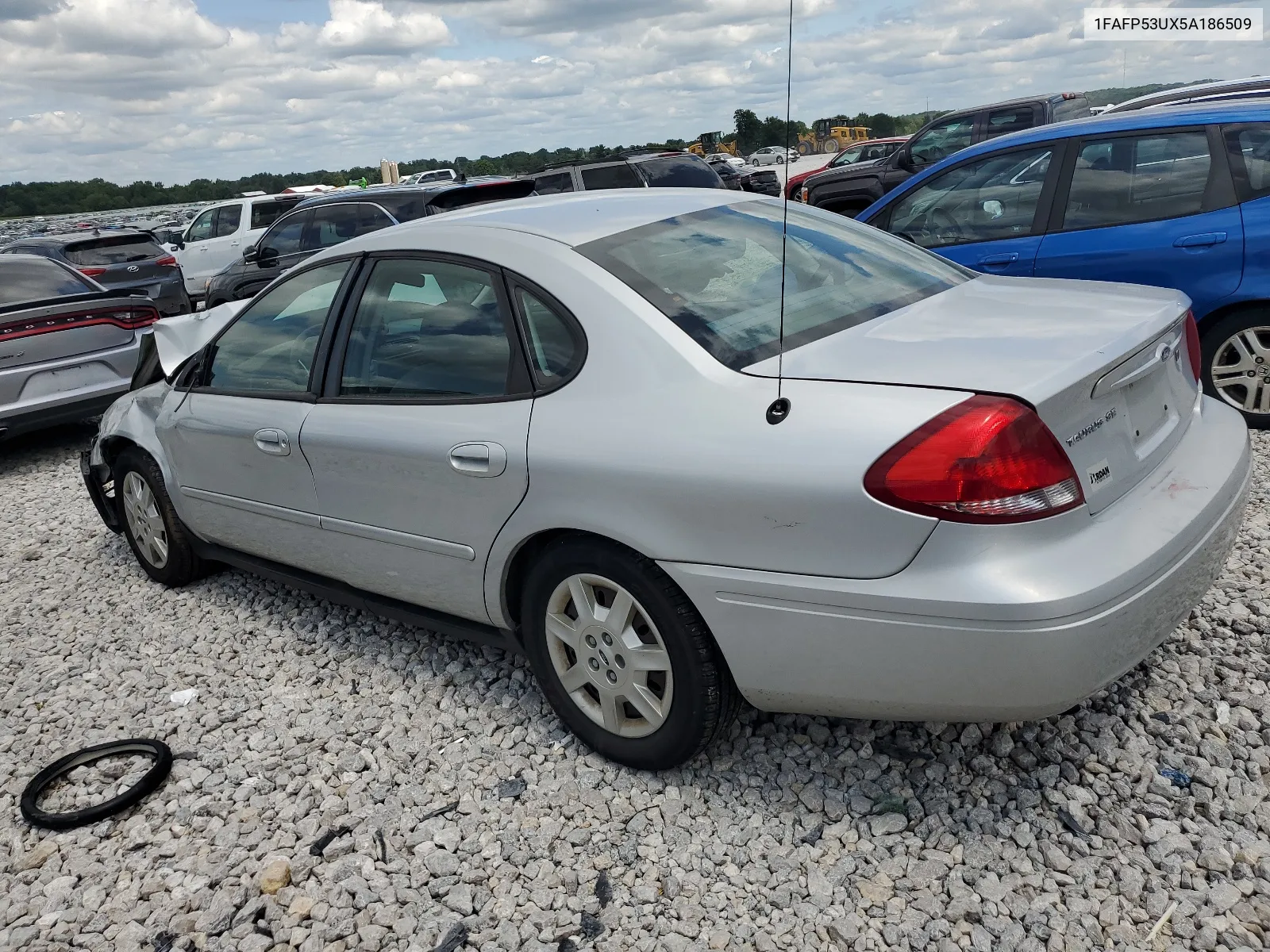 2005 Ford Taurus Se VIN: 1FAFP53UX5A186509 Lot: 63229214