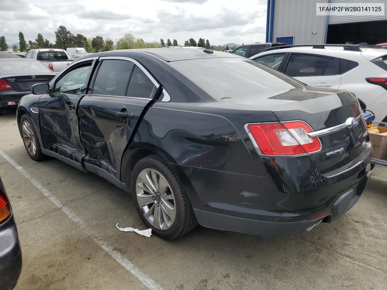 2011 Ford Taurus Limited VIN: 1FAHP2FW2BG141125 Lot: 52156924