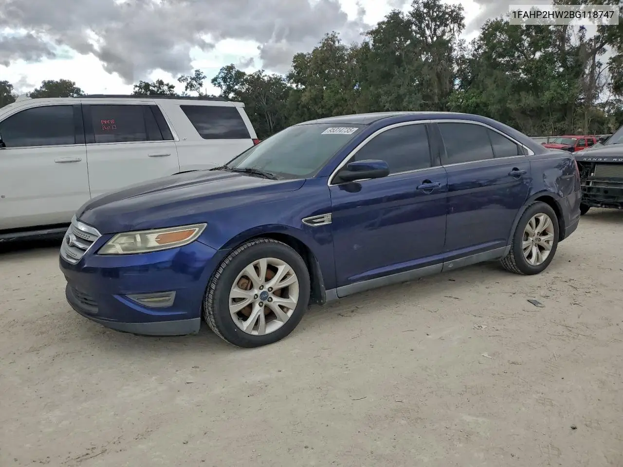 1FAHP2HW2BG118747 2011 Ford Taurus Sel