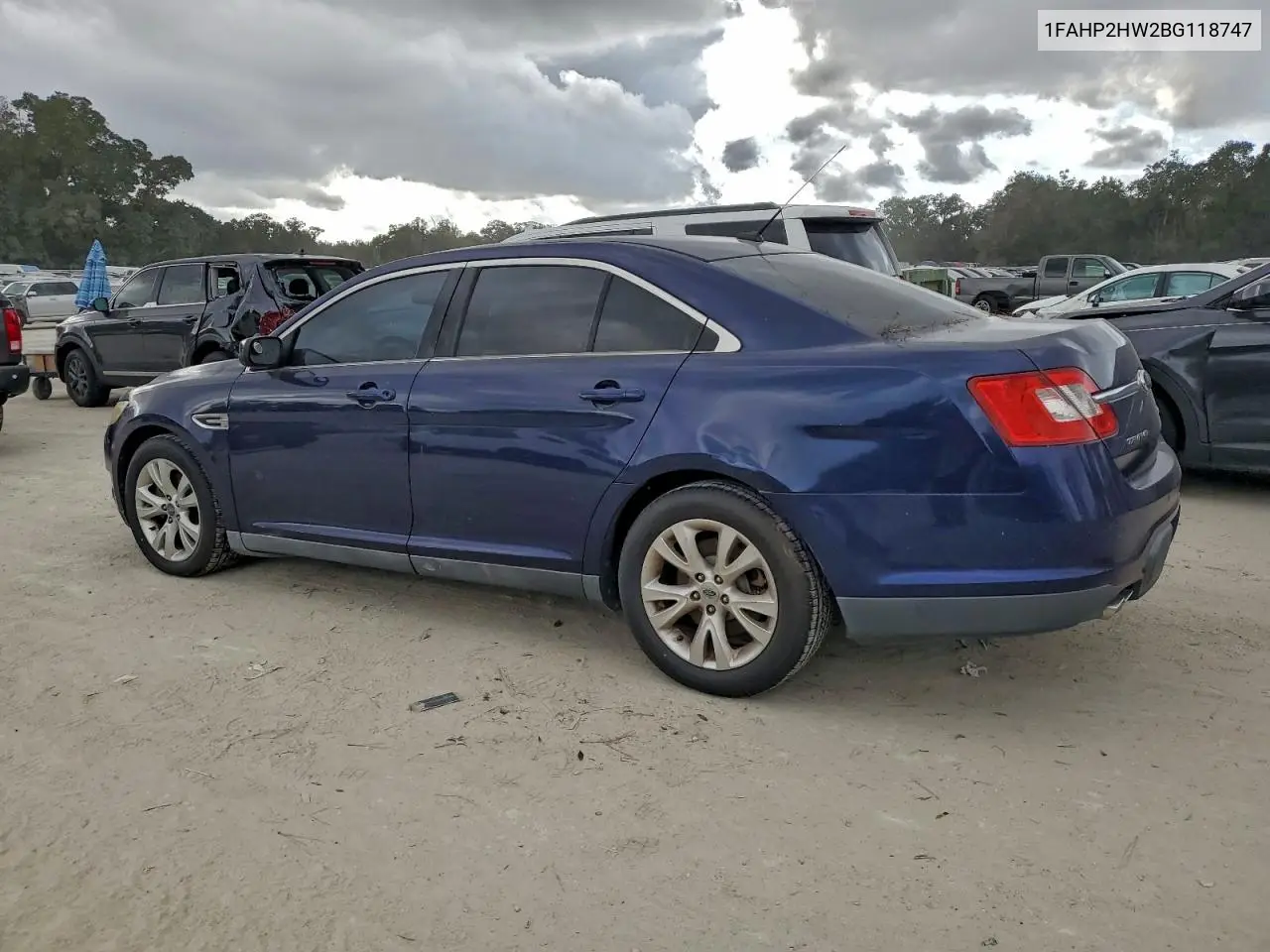 1FAHP2HW2BG118747 2011 Ford Taurus Sel