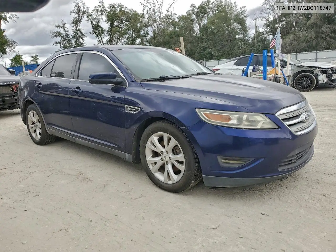 1FAHP2HW2BG118747 2011 Ford Taurus Sel