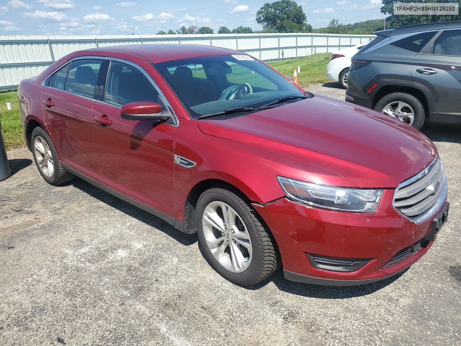 1FAHP2H85HG129252 2017 Ford Taurus Sel